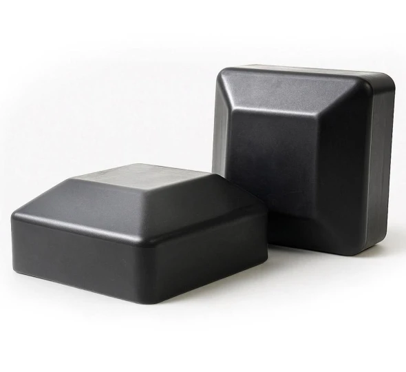 Заглушка пластиковая квадратная наружная для трубы 40х40 мм черная - image 1